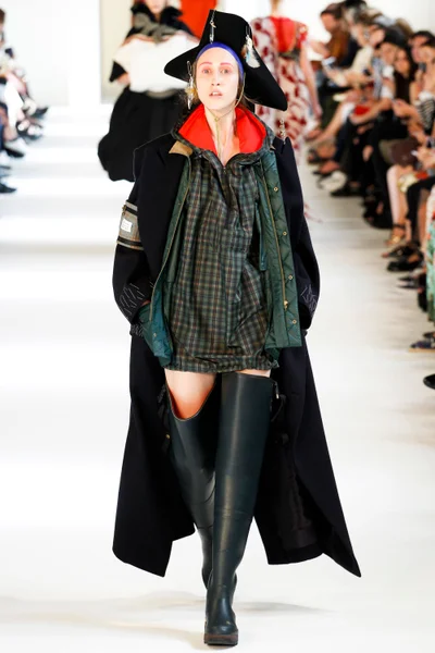 Look 3